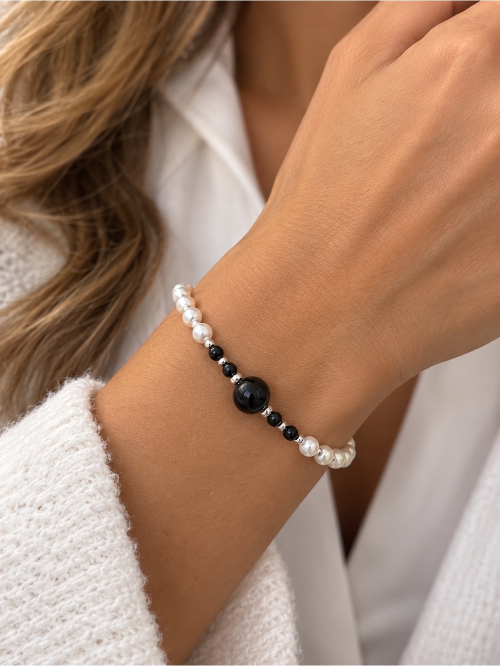 Freshwater 18k Plated Elegant Pearl & Black Bead Bracelet - White and Black